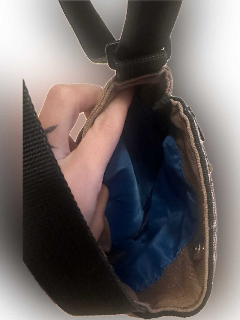 KAVU Keeper Crossbody Bag - Picture 5 of 6